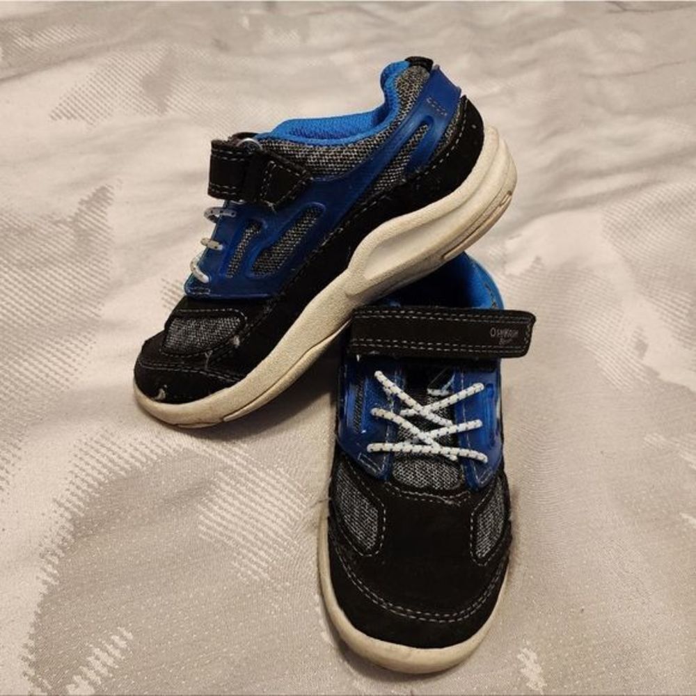 Toddler Boys 8t Sneakers, Like New. Worn Once.Blue. Osh Kosh - Picture 2 of 8
